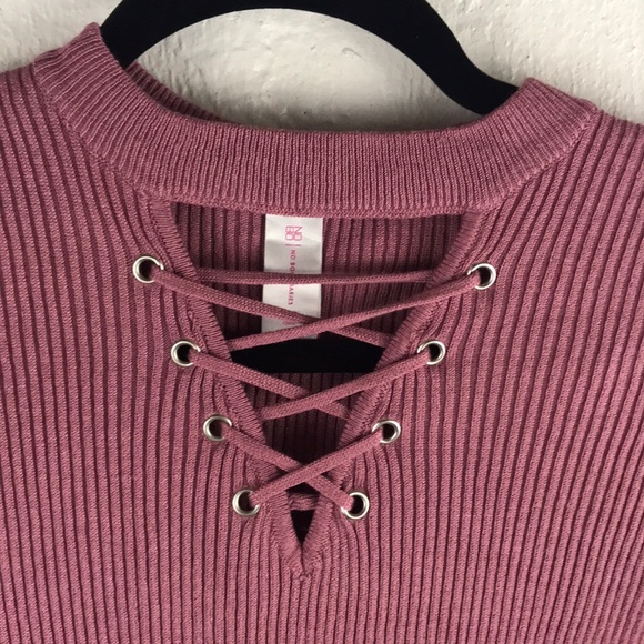 🖤3/15 Rose pink lace up top - Picture 2 of 7